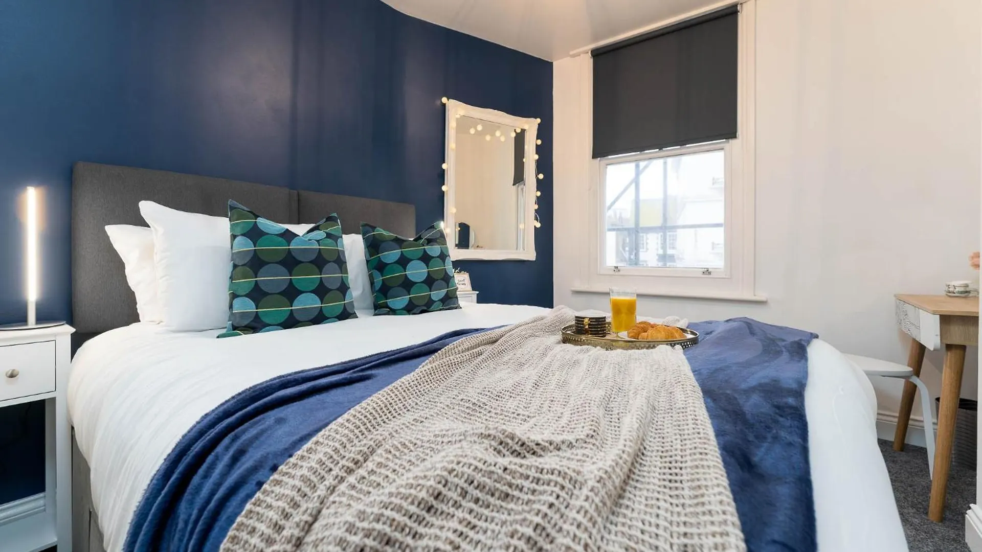 Perfect Location! Wholeunit! Apartment Brighton