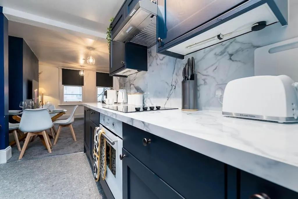 Perfect Location! Wholeunit! Apartment Brighton